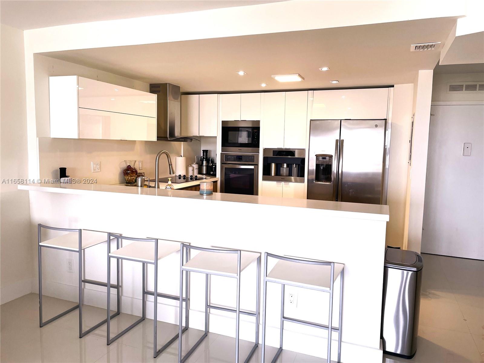 COMMODORE PLAZA CONDO - Residential