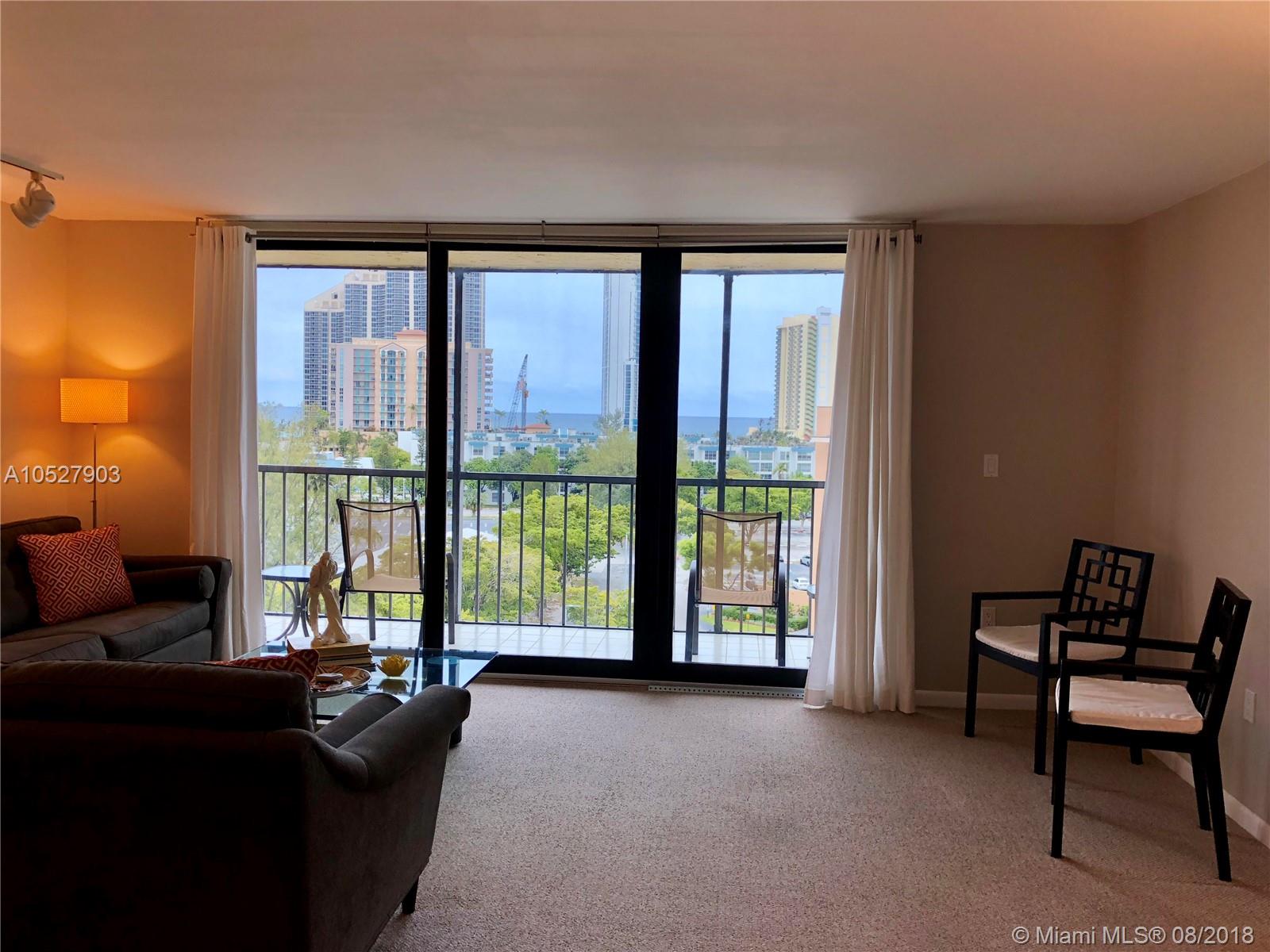 LOCATION!!!!!! WALKING DISTANCE TO THE BEACH, SHOPPING CENTERS AND RESTAURANTS ... 1BED /1.5 BATH WITH FURNITURE ..NICE DECORATION AND VERY COMFORTABLE...MUST TO SEE!!!! CAN RENT BY SEASON TOO MINIMUM 5 MONTH .(.ASK THE PRICE PER SEASON) .