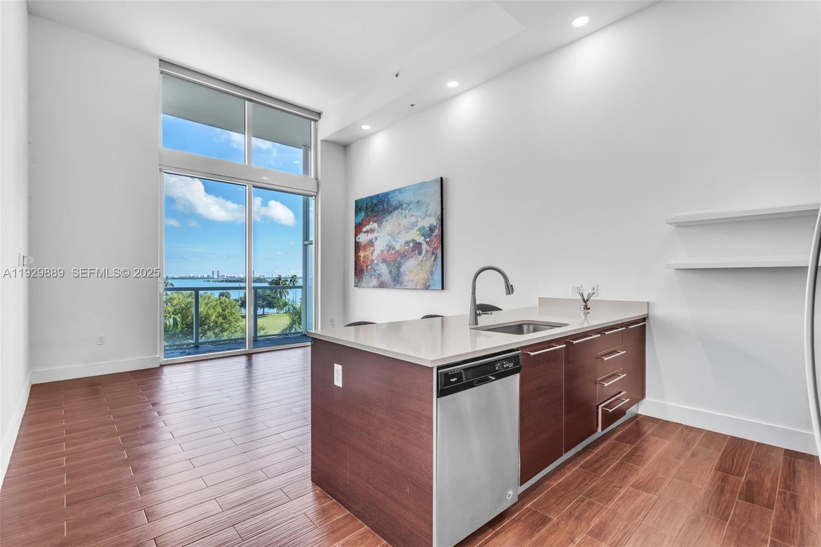 QUANTUM ON THE BAY CONDO - Residential