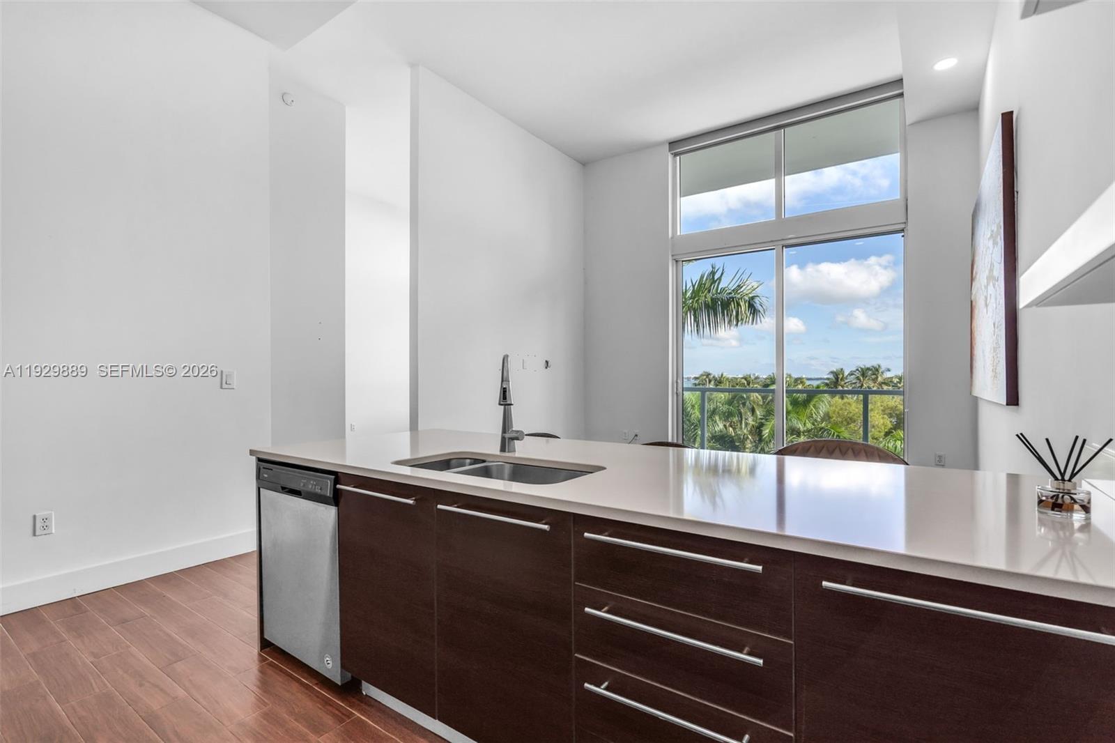 QUANTUM ON THE BAY CONDO - Residential