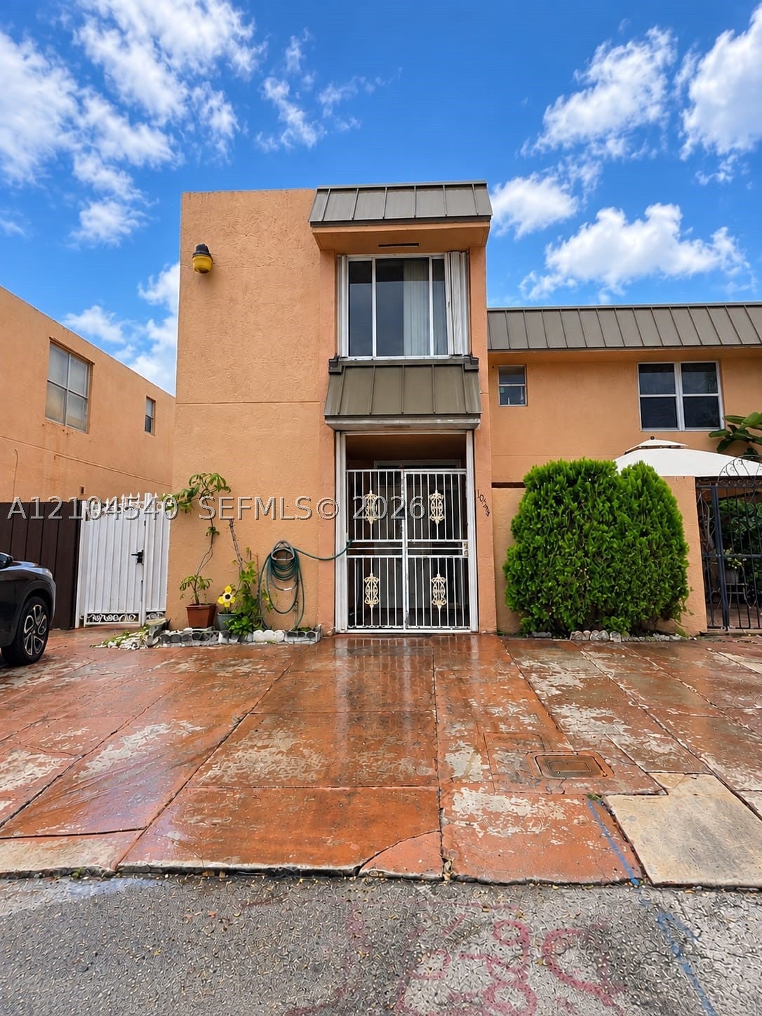 1064 W 42nd St