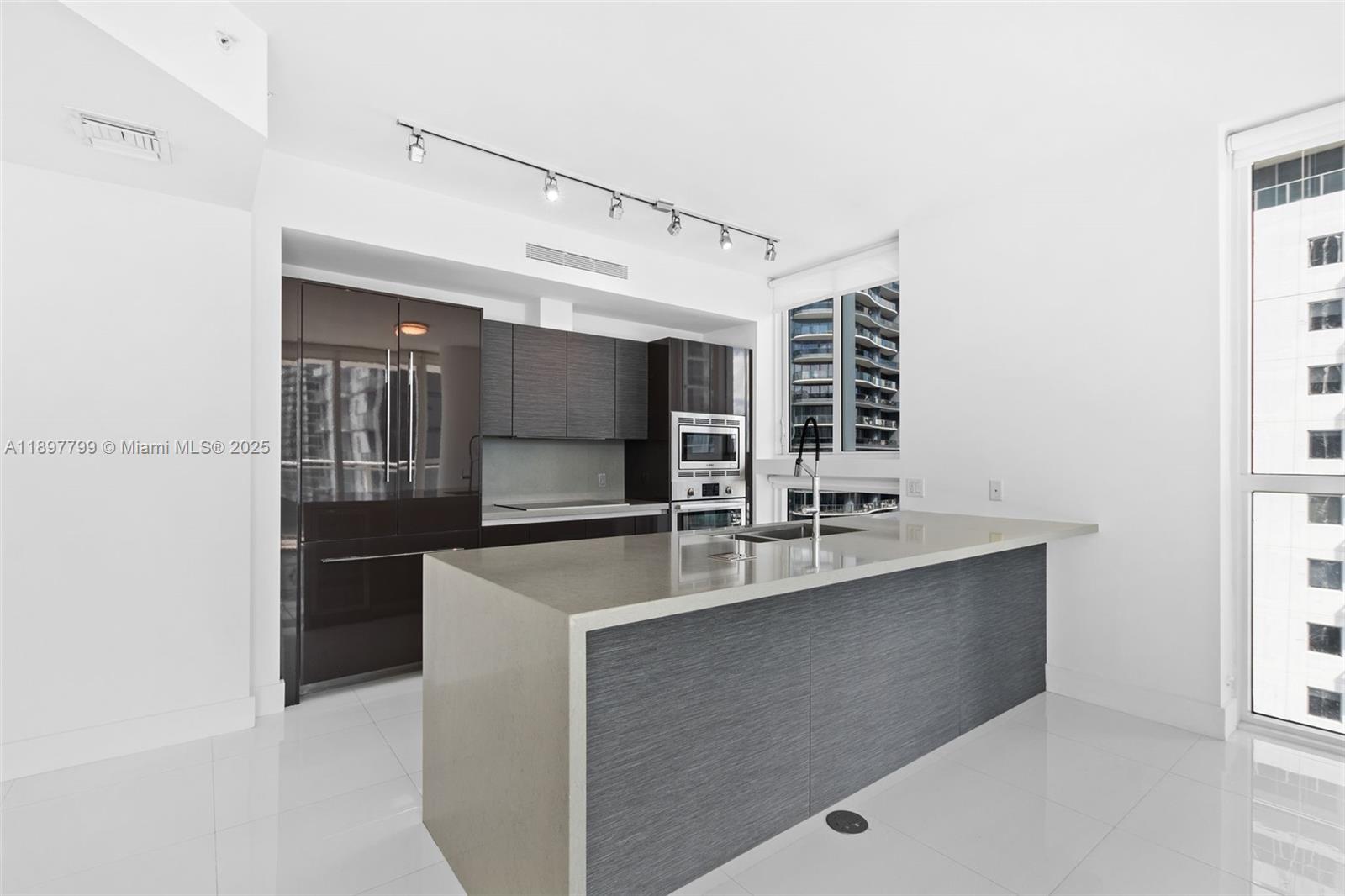 1080 Brickell Ave 3006