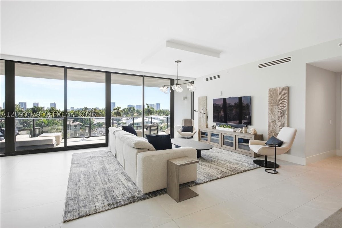 160 Isle Of Venice Dr. PH3