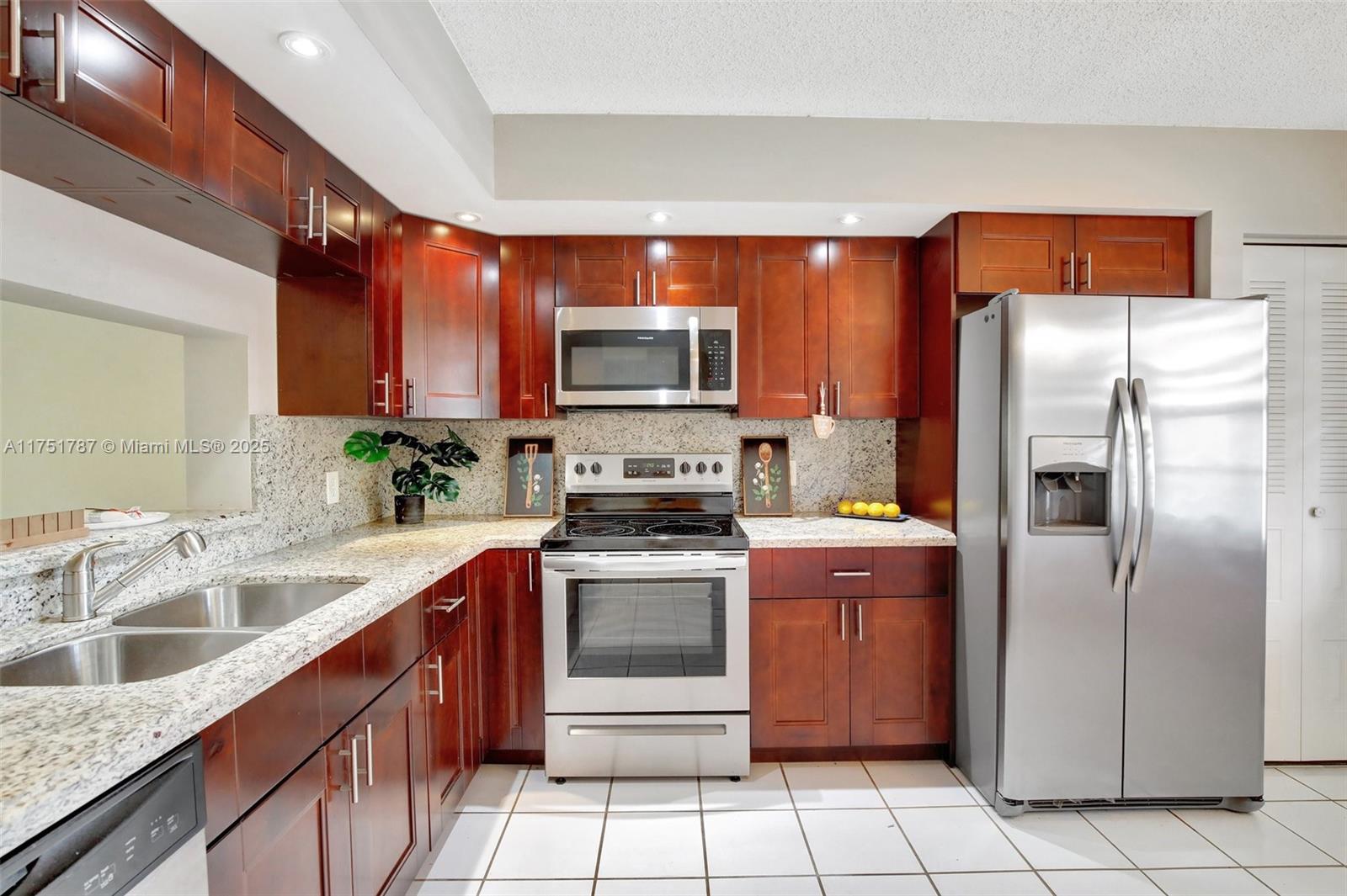Property for Sale at 1000 Sw 125th Ave 206N, Pembroke Pines, Miami-Dade County, Florida - Bedrooms: 2 
Bathrooms: 2  - $207,000