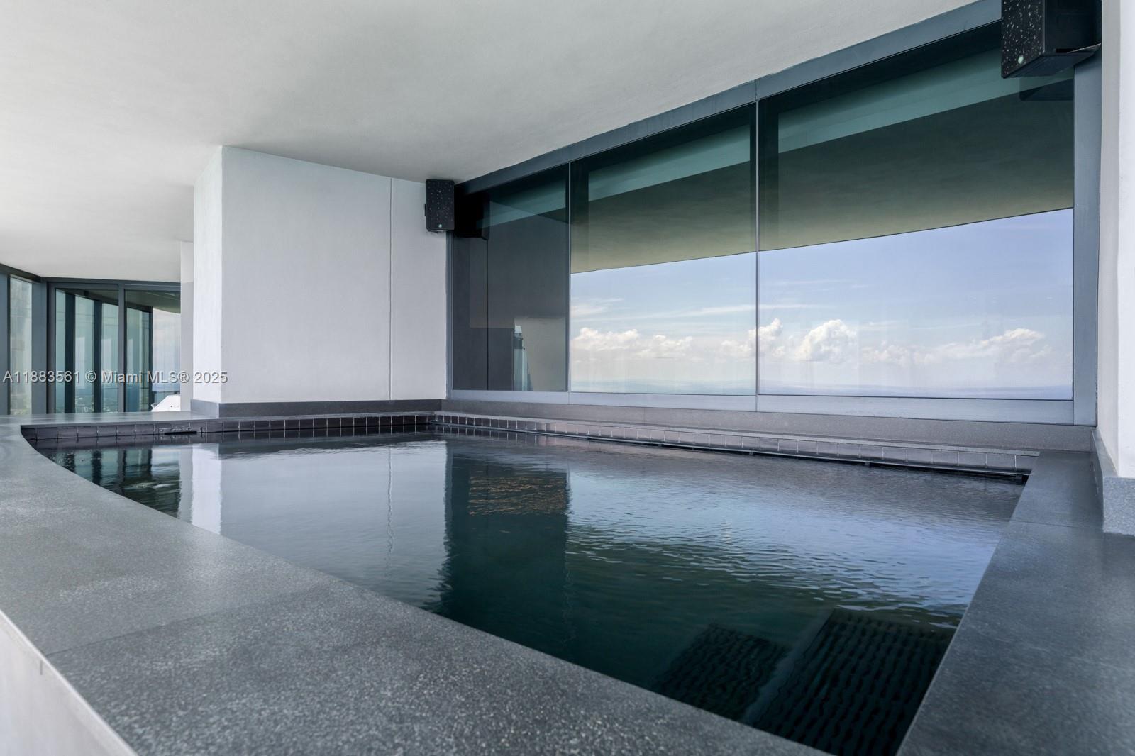 18555 COLLINS AVENUE COND - Residential