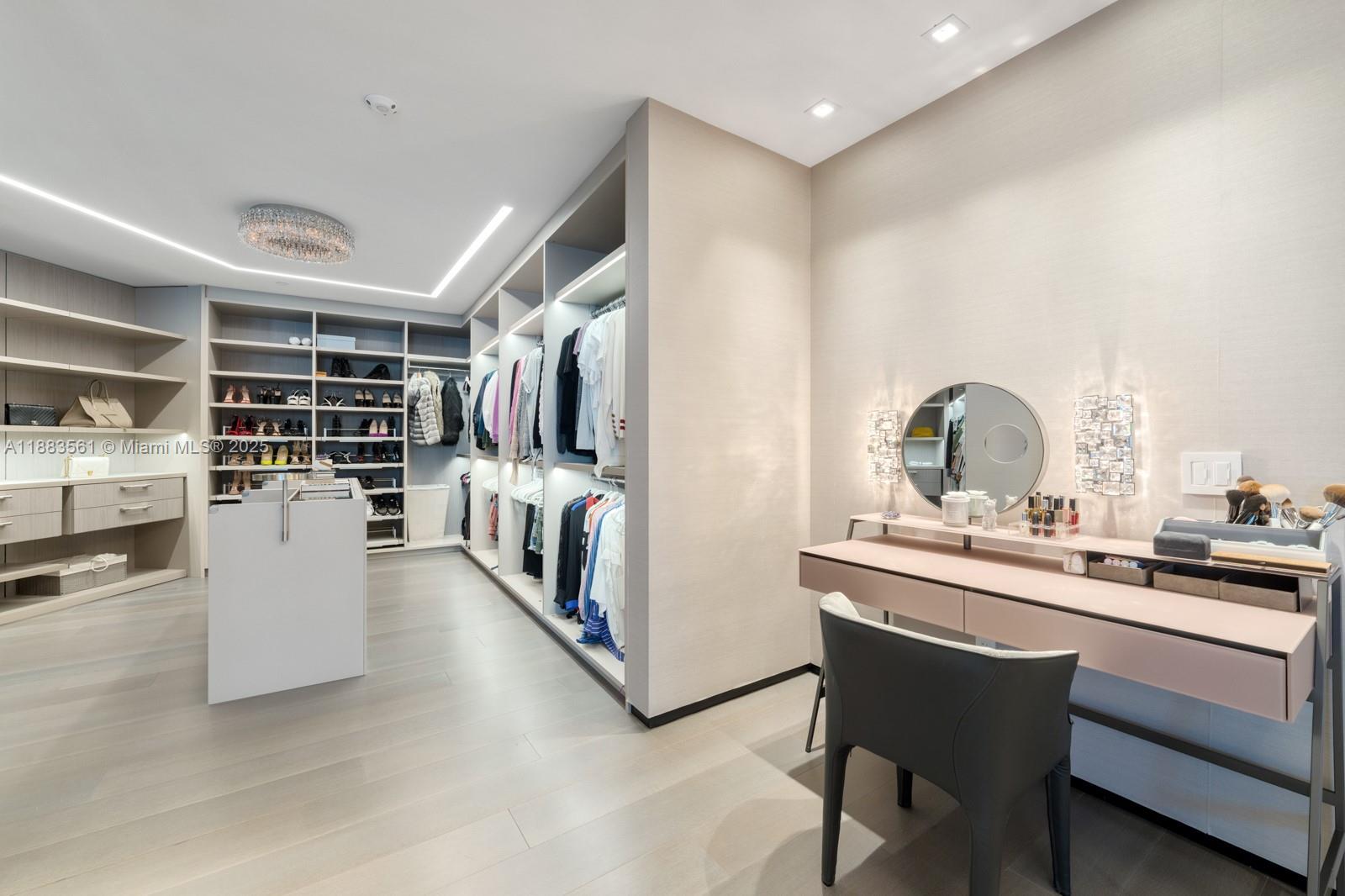 18555 COLLINS AVENUE COND - Residential