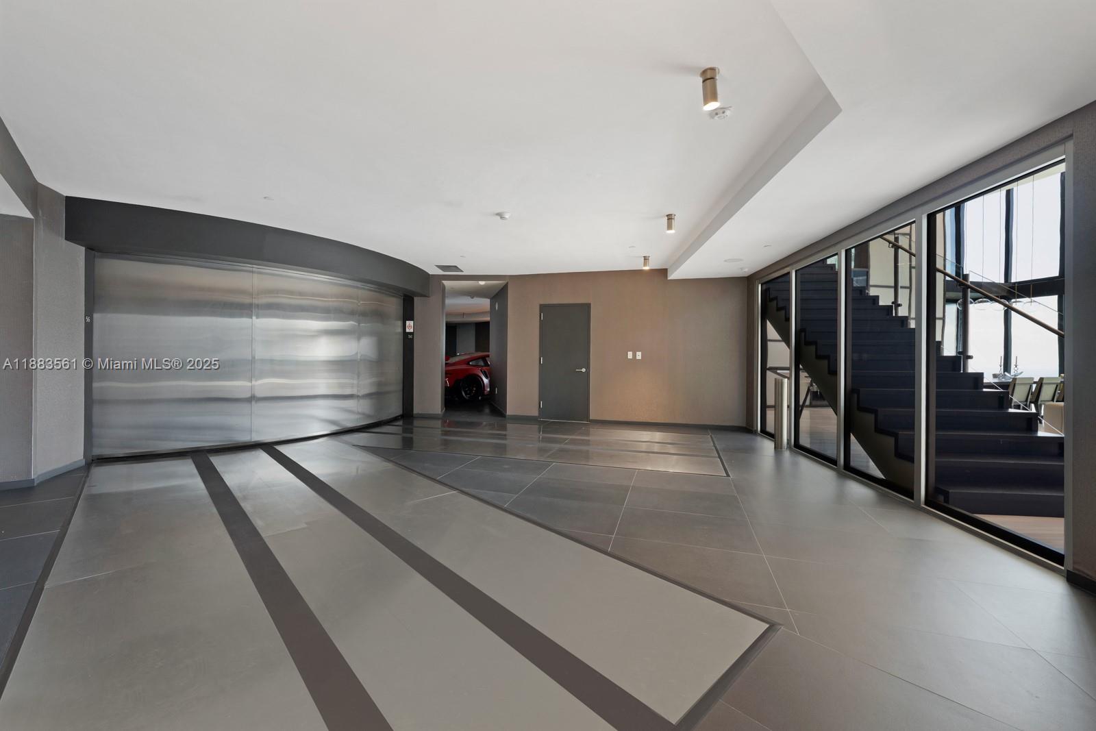 18555 COLLINS AVENUE COND - Residential