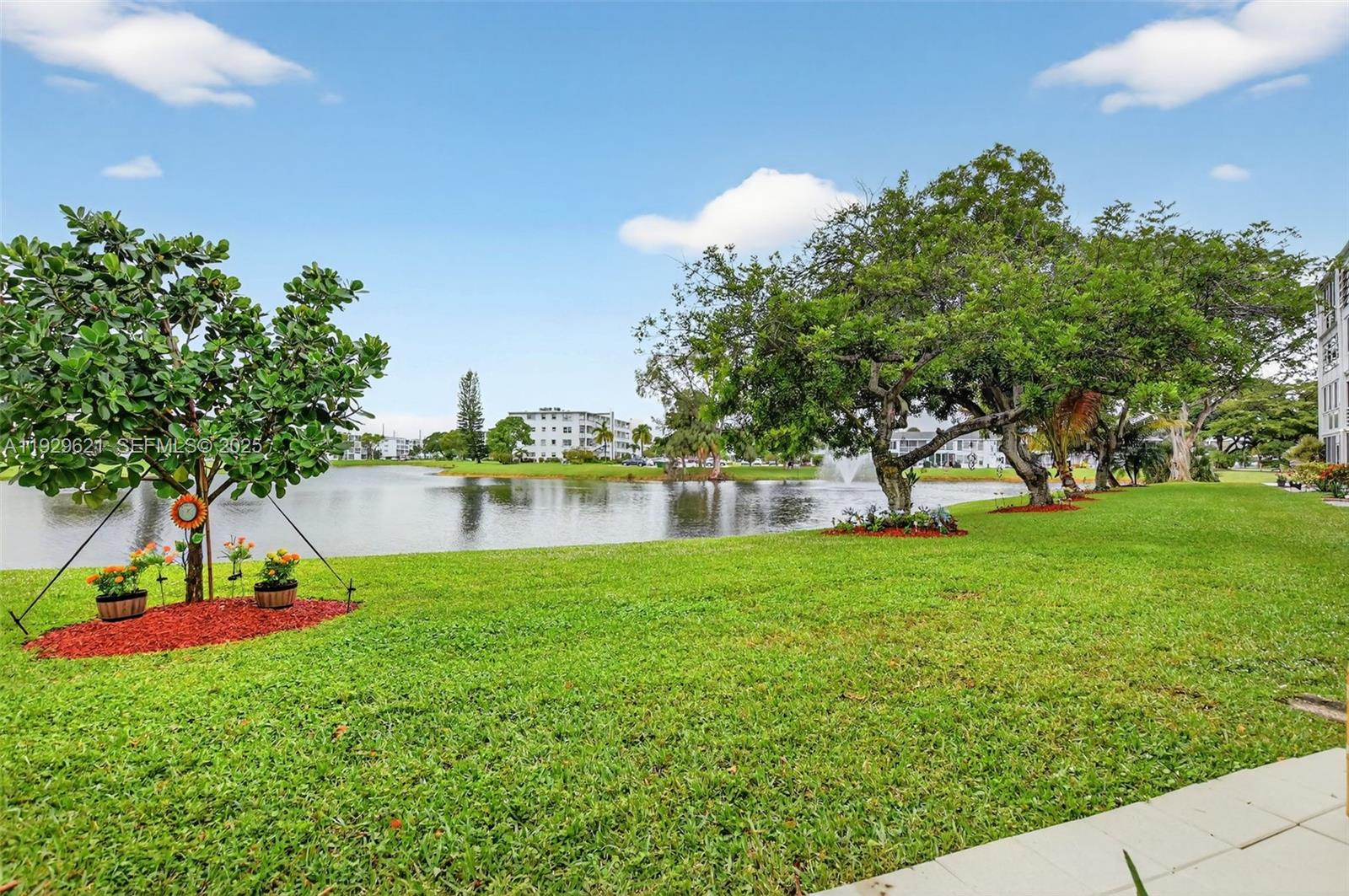 1008 N Farnham N 1008