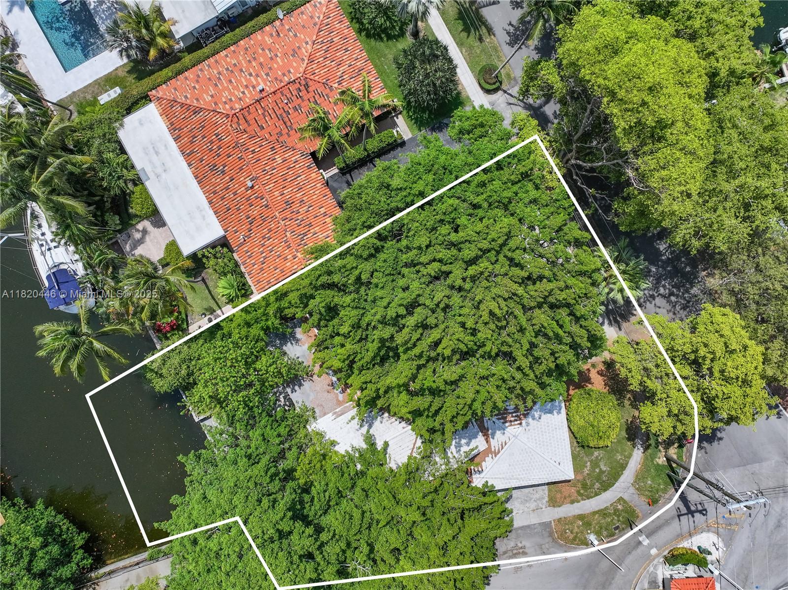 1805 Ixora Rd, North Miami, FL, 33181/$2,030,000 4 1805 Ixora Rd