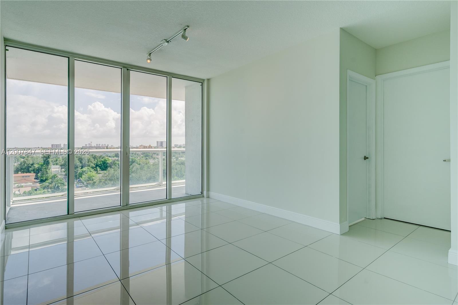 TERRAZAS RIVERPARK VILLAG - Residential