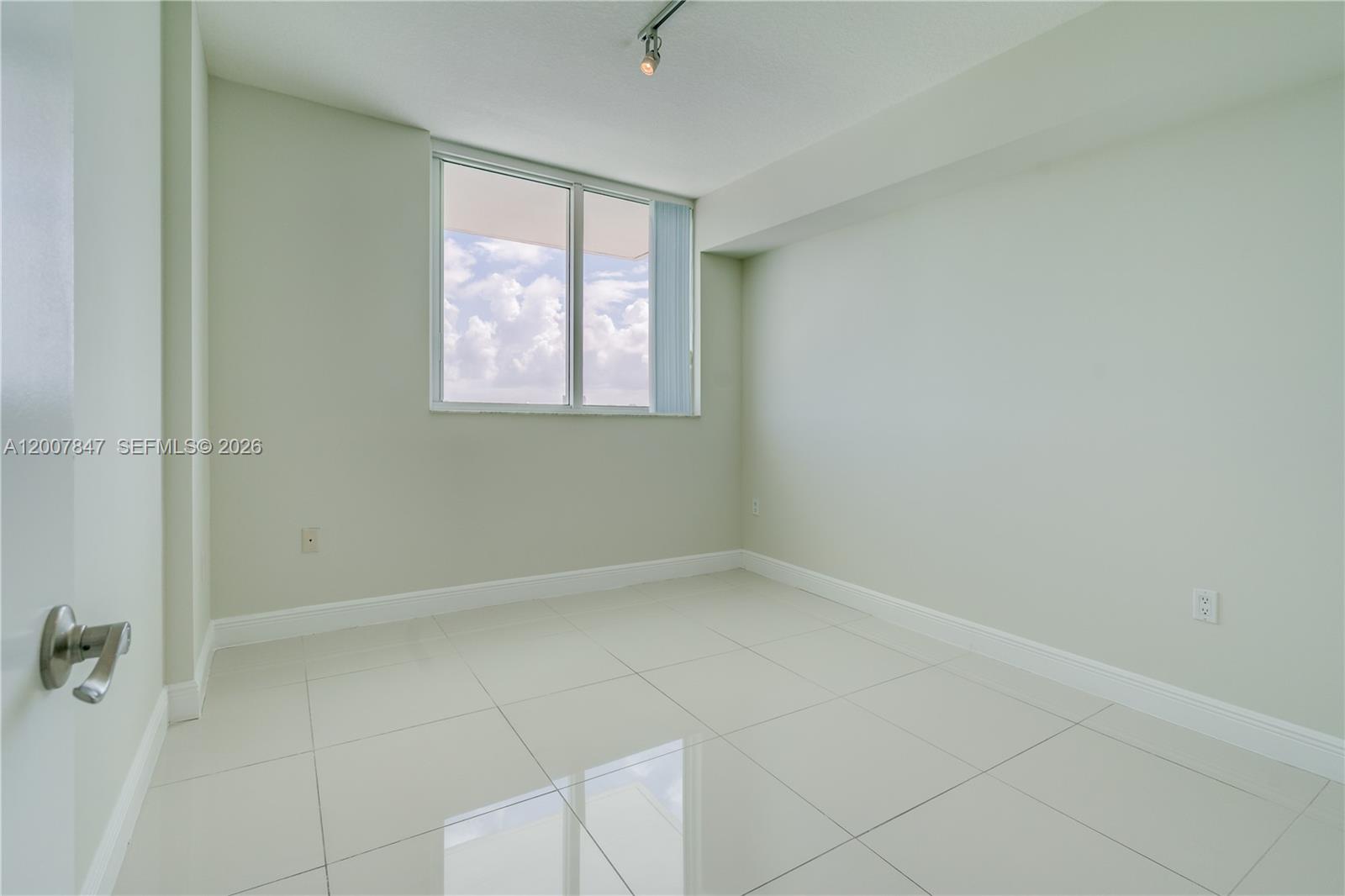 TERRAZAS RIVERPARK VILLAG - Residential