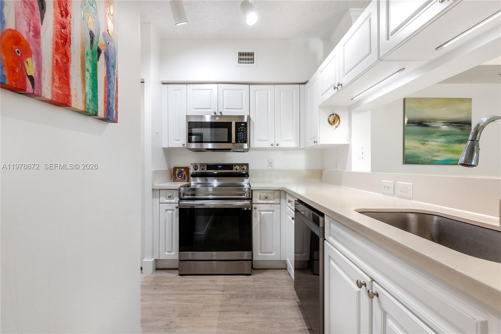 PORTO BELLAGIO CONDO - Residential