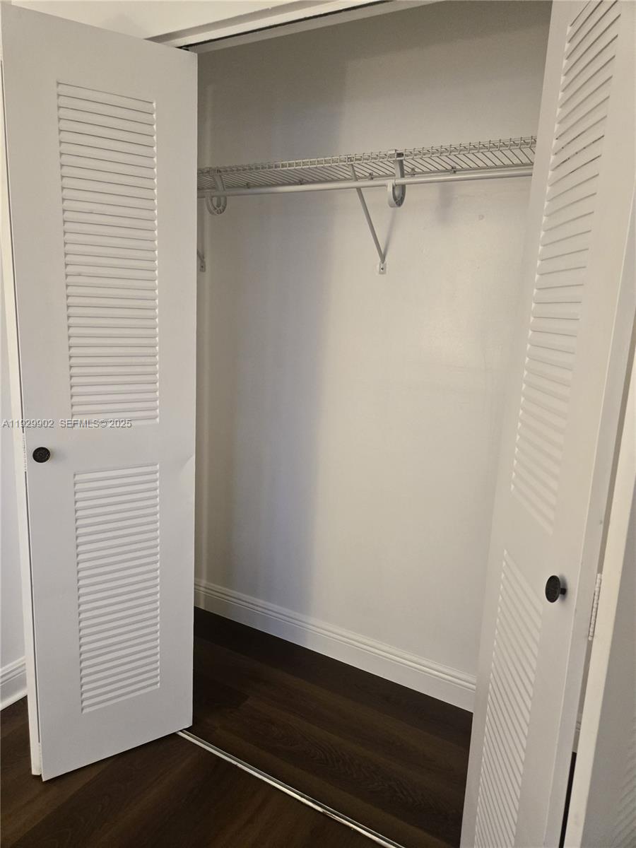 CORNERS OF KENDALL - Residential Lease