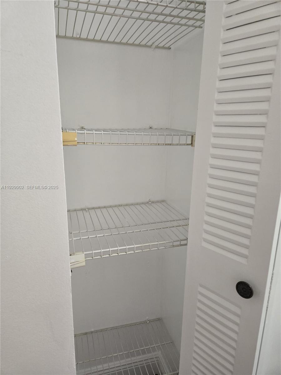 CORNERS OF KENDALL - Residential Lease