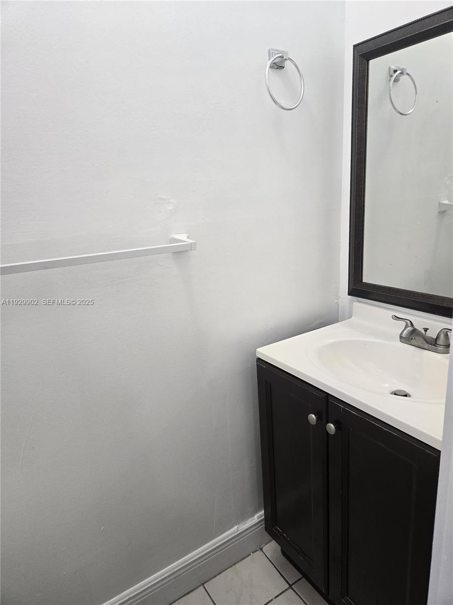 CORNERS OF KENDALL - Residential Lease