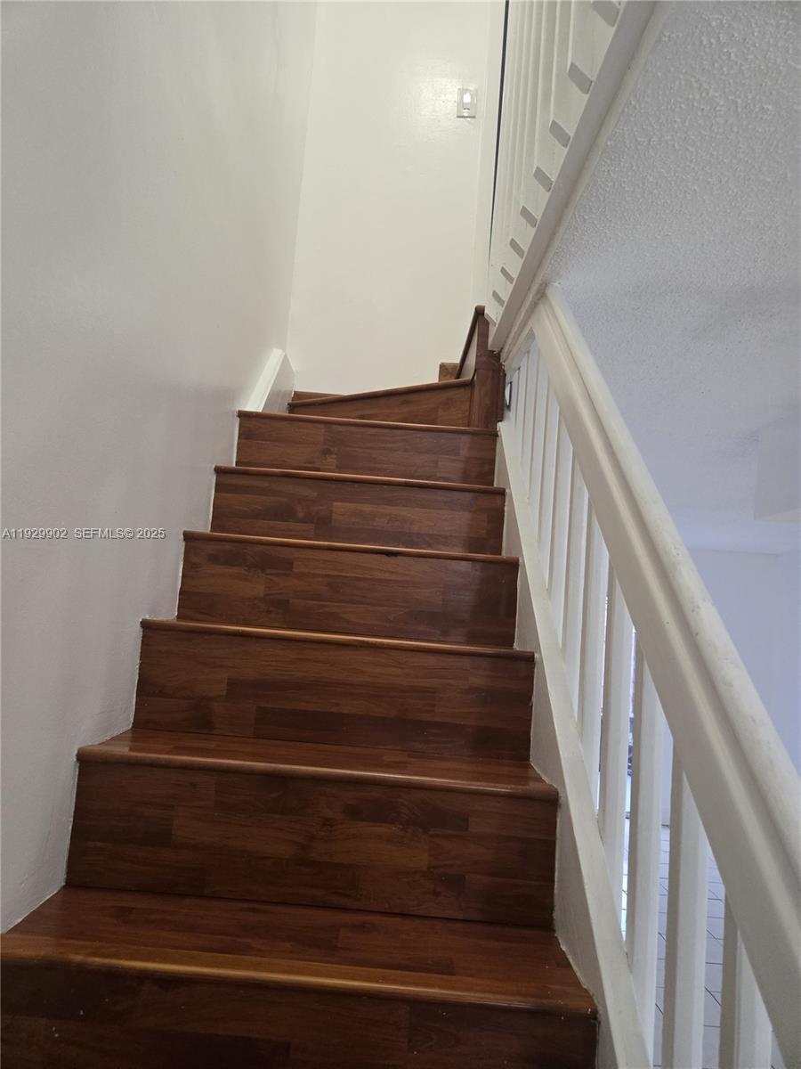 CORNERS OF KENDALL - Residential Lease