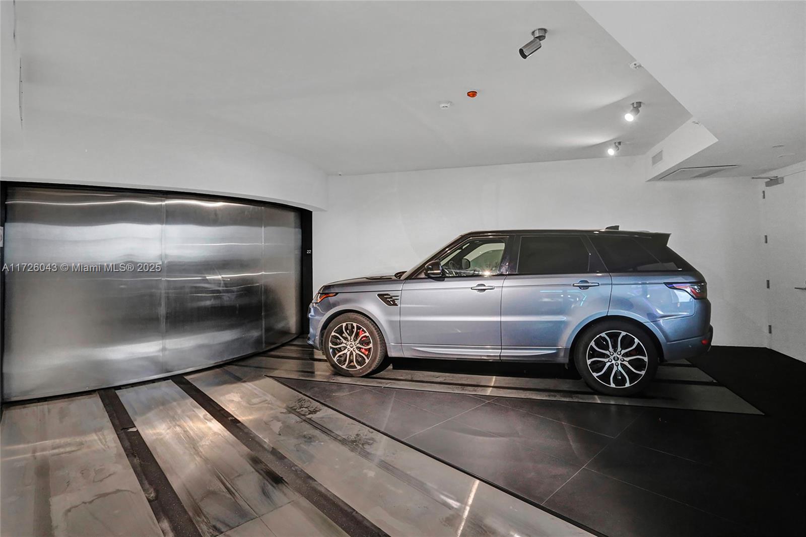 PORSCHE DESIGN TOWER - Residential