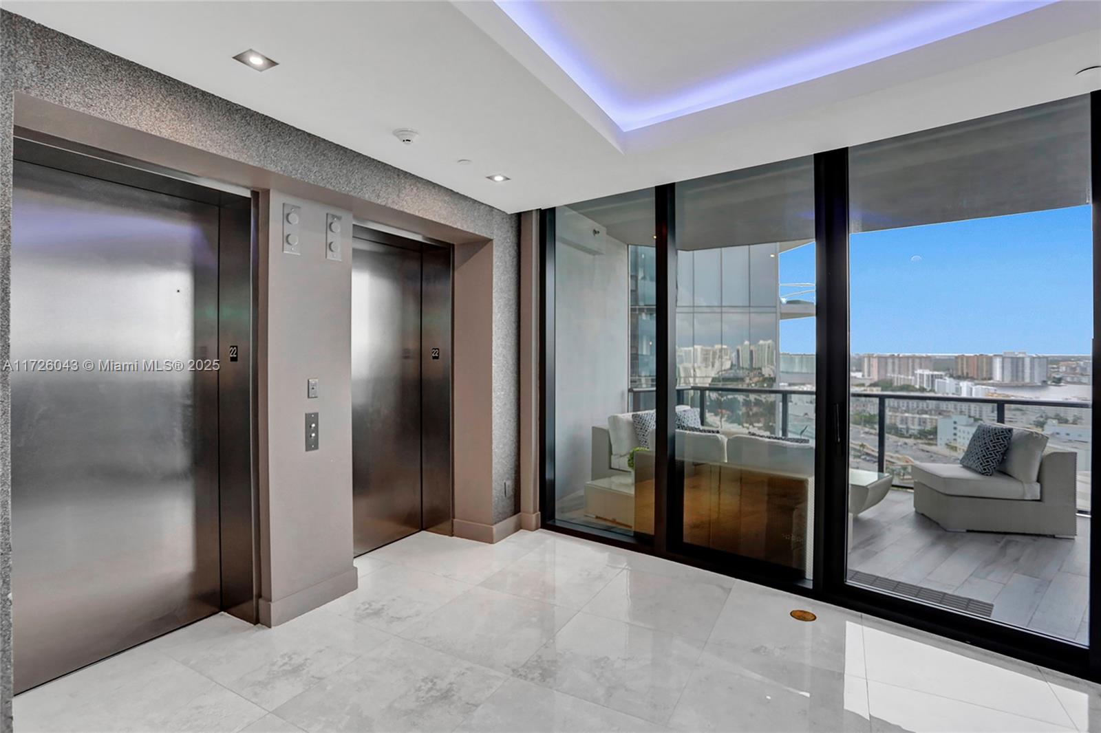 PORSCHE DESIGN TOWER - Residential