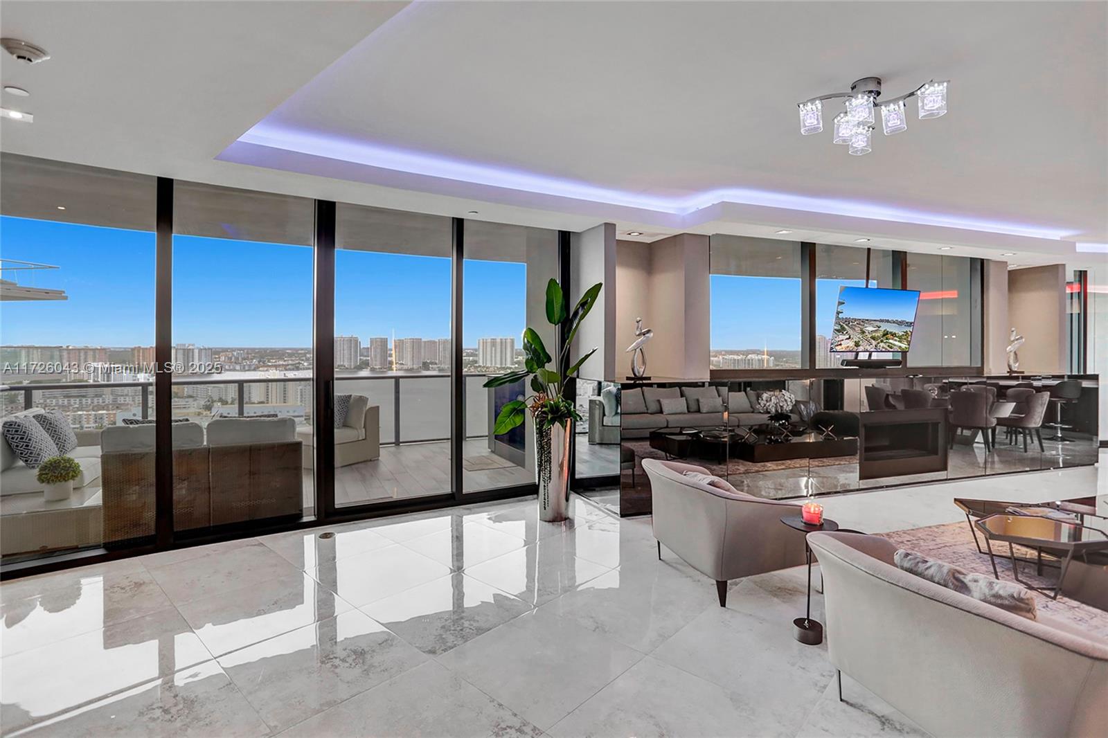 PORSCHE DESIGN TOWER - Residential