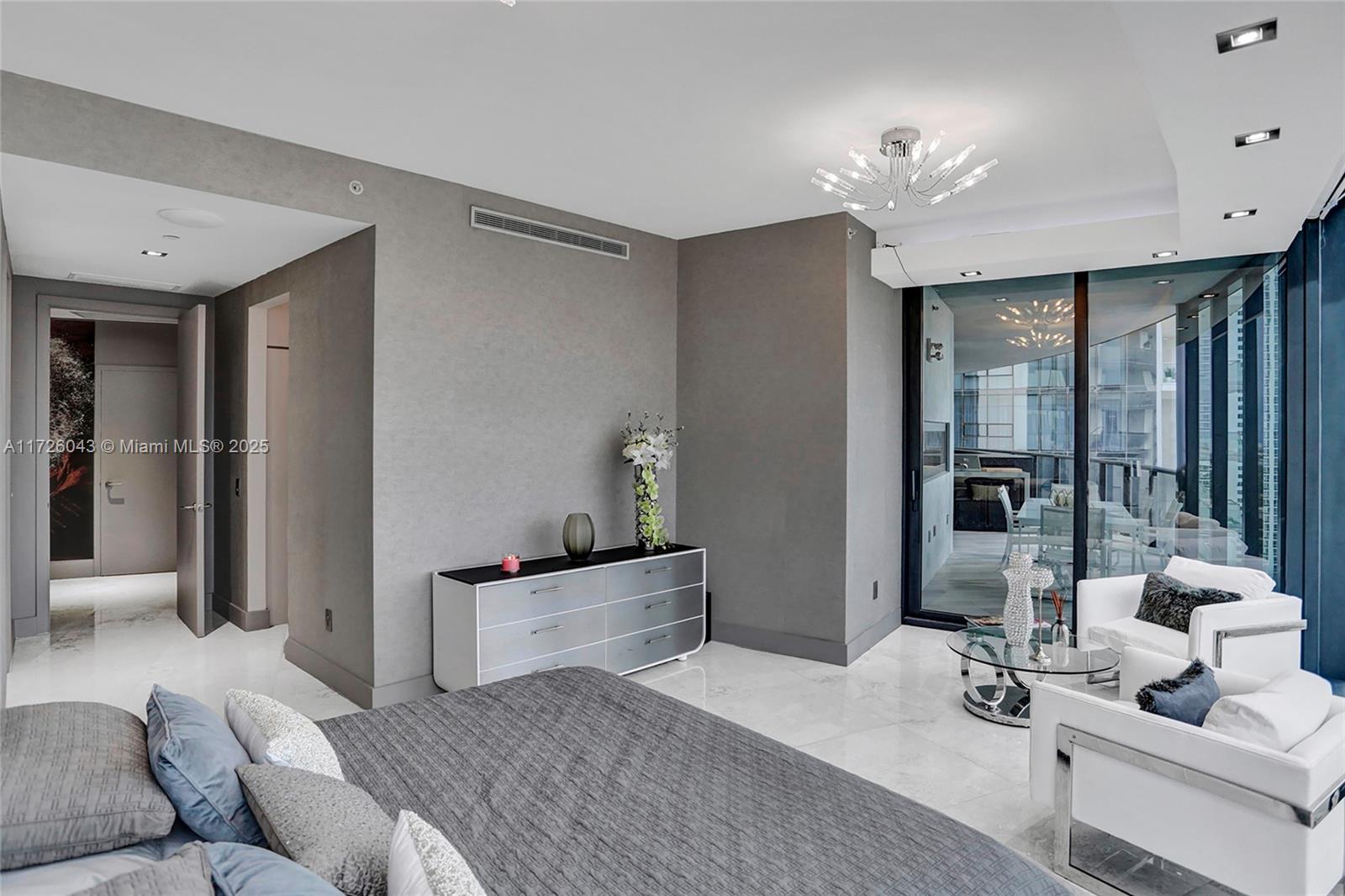 PORSCHE DESIGN TOWER - Residential