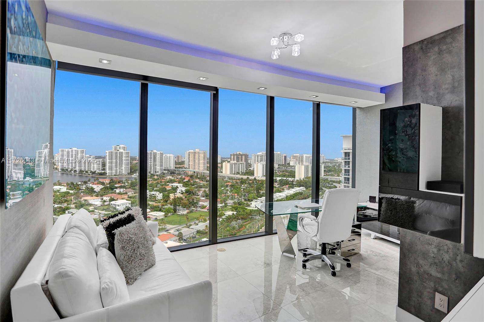 PORSCHE DESIGN TOWER - Residential