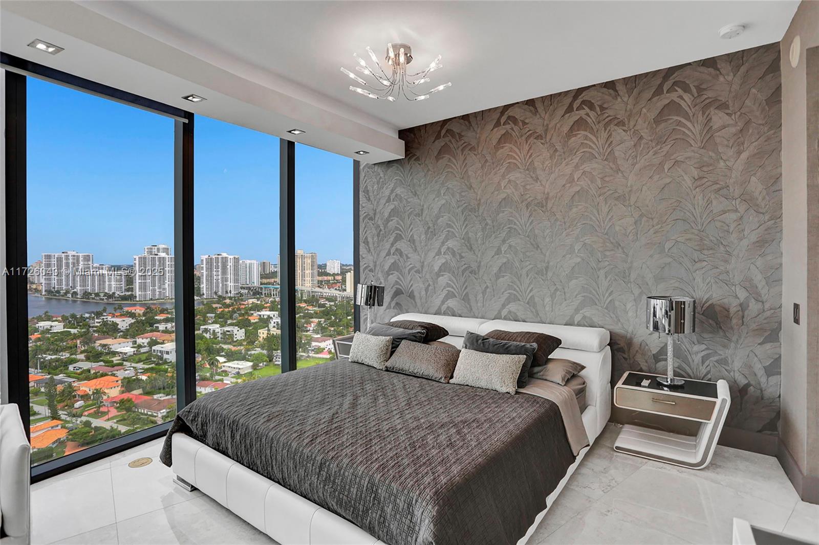 PORSCHE DESIGN TOWER - Residential