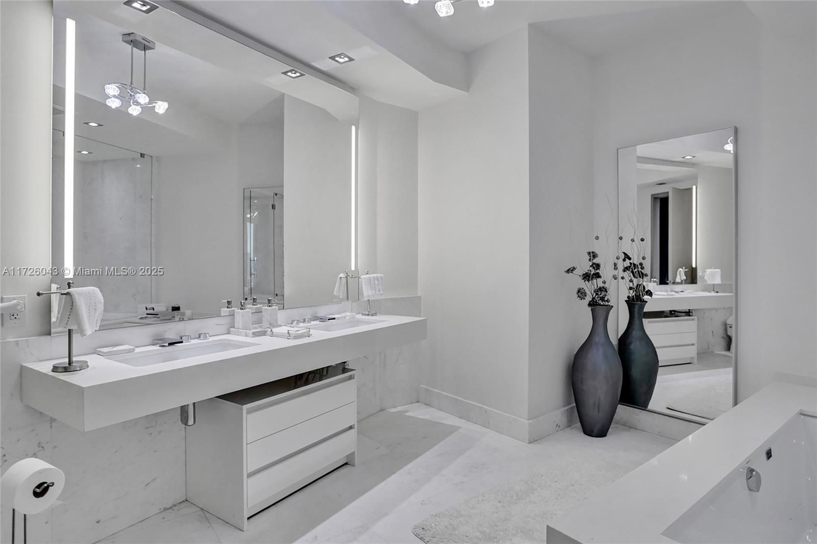 PORSCHE DESIGN TOWER - Residential