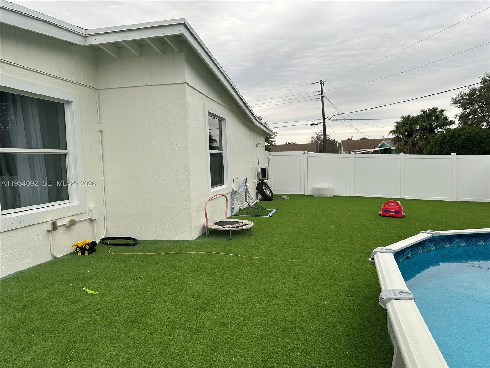 SILVER LAKE - Residential