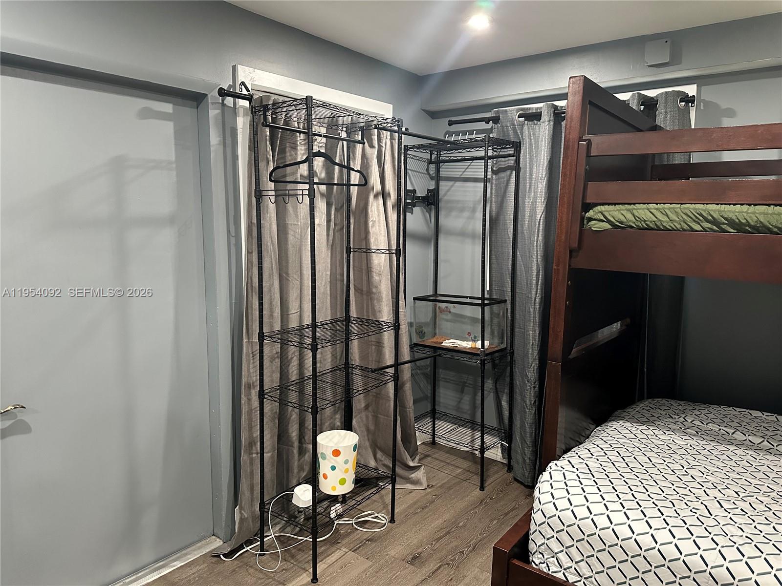 SILVER LAKE - Residential