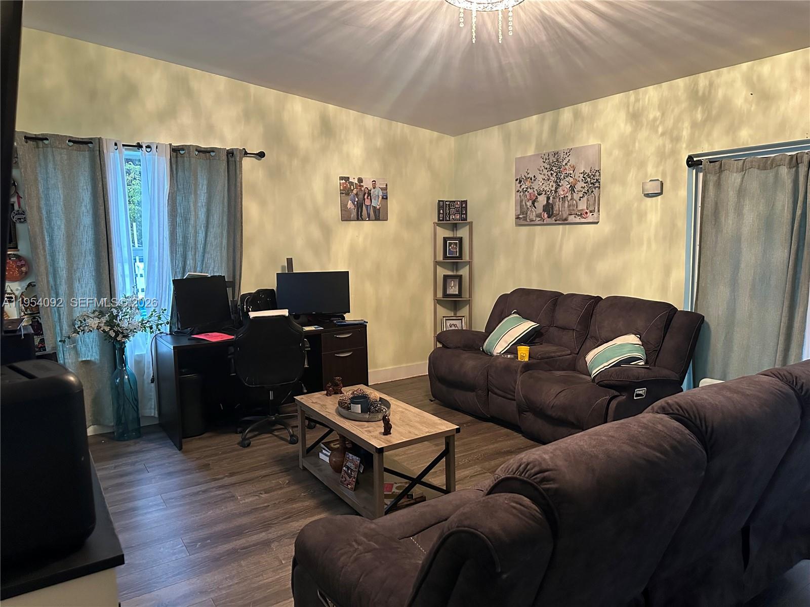 SILVER LAKE - Residential