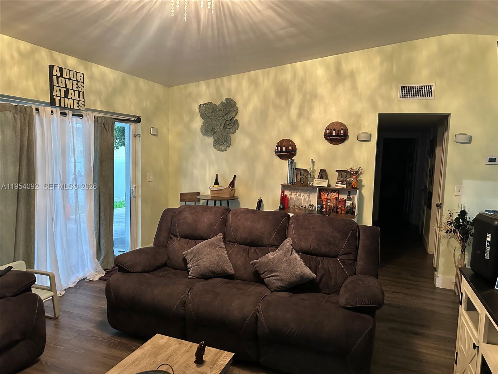 SILVER LAKE - Residential