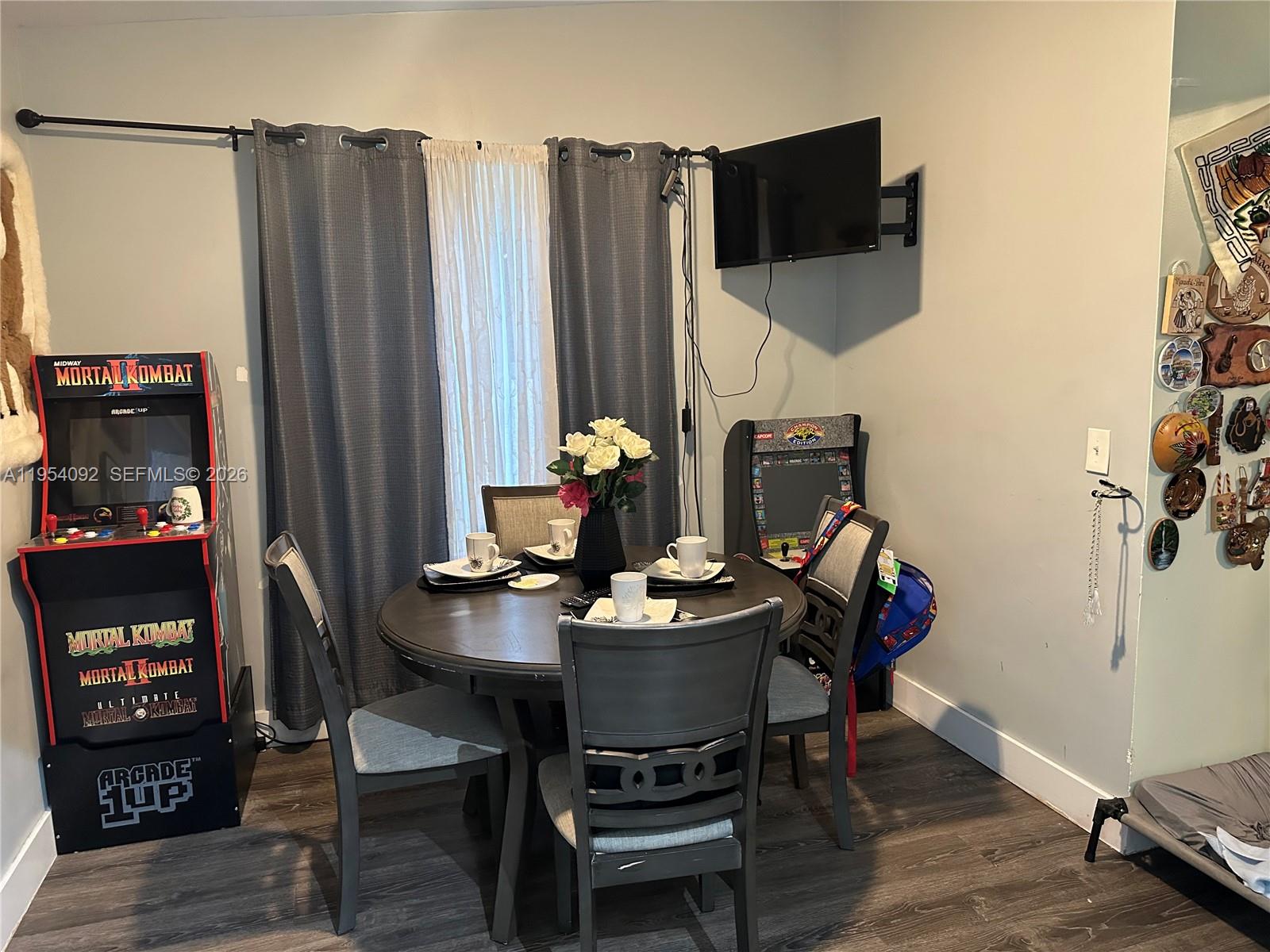 SILVER LAKE - Residential