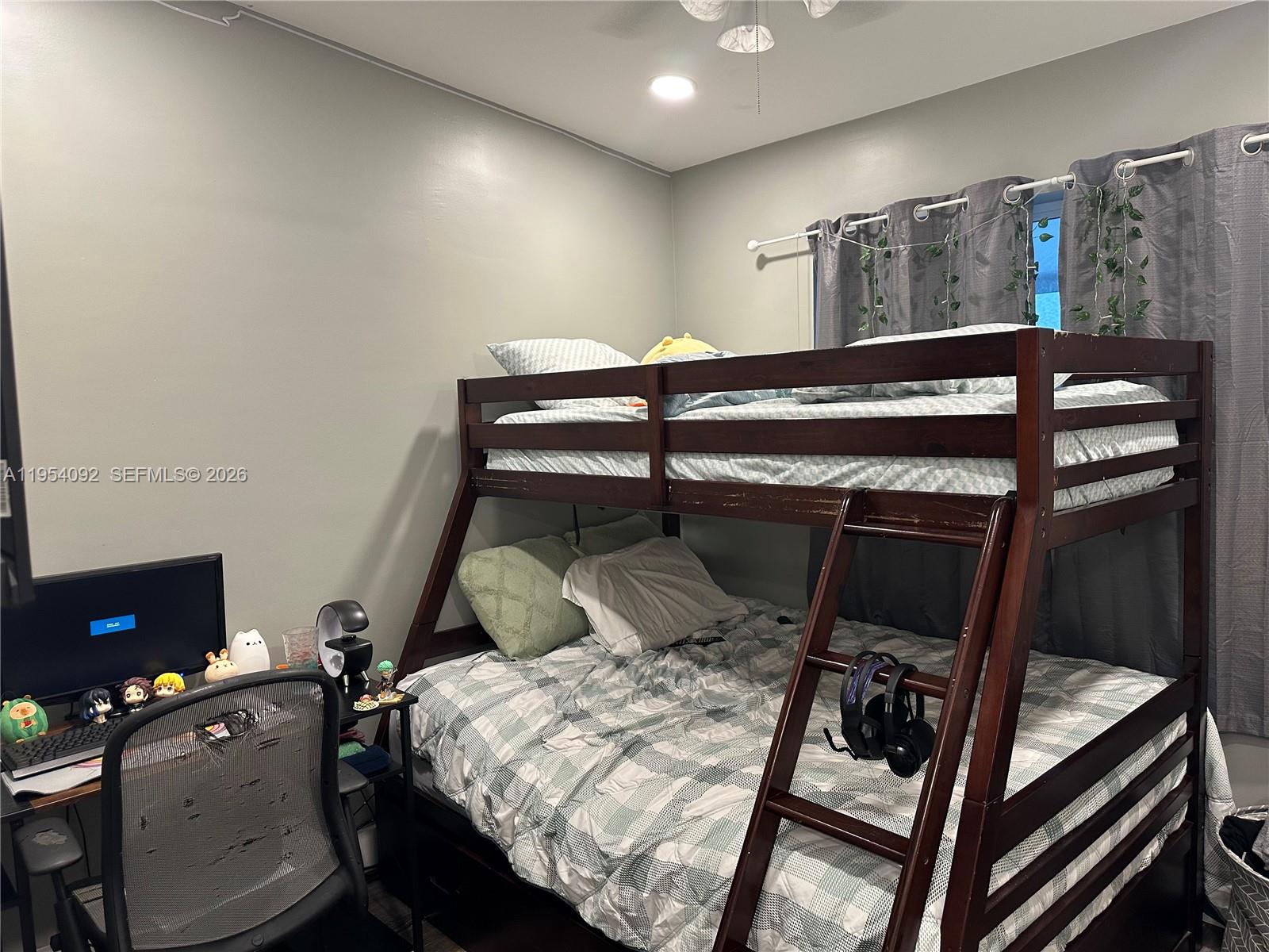 SILVER LAKE - Residential