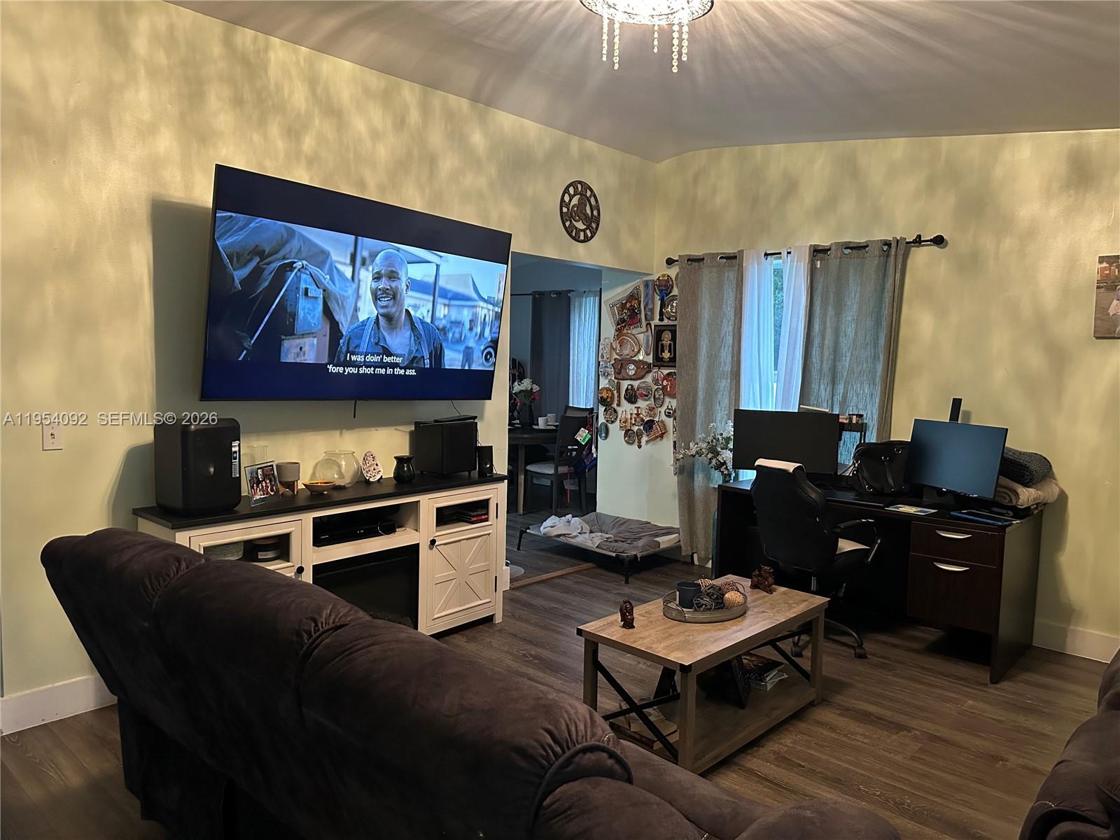 SILVER LAKE - Residential