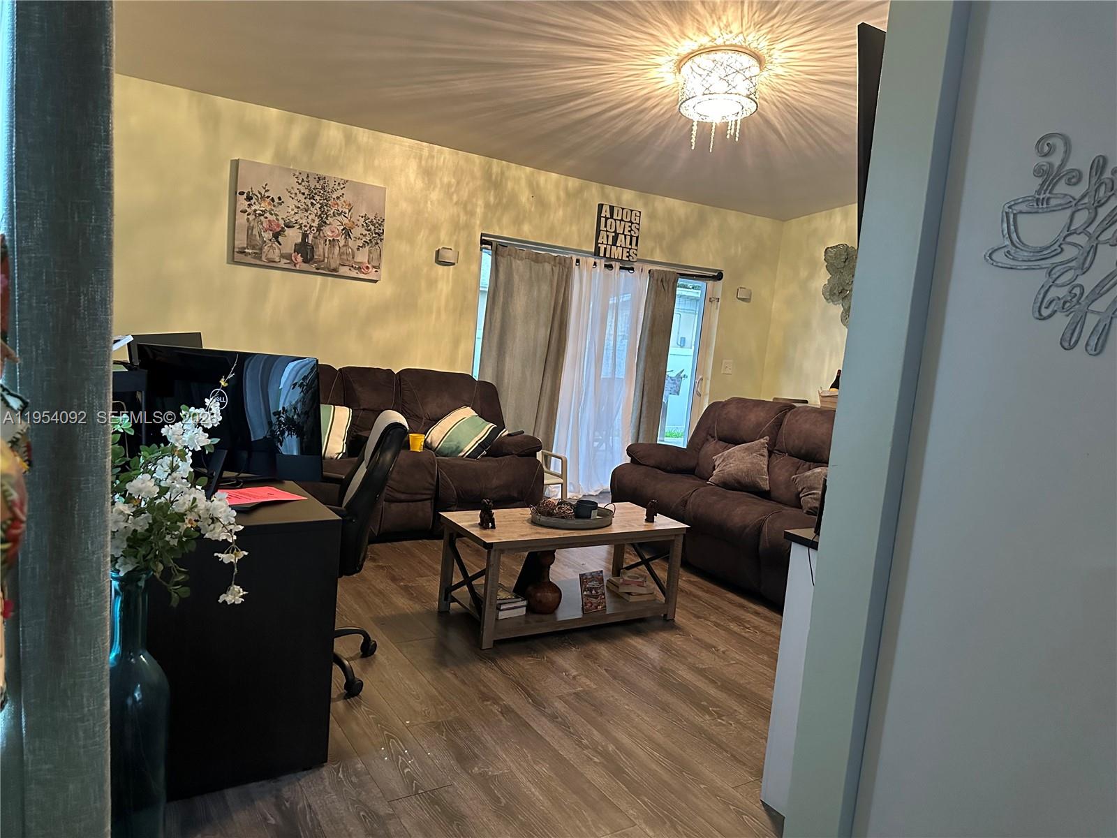 SILVER LAKE - Residential