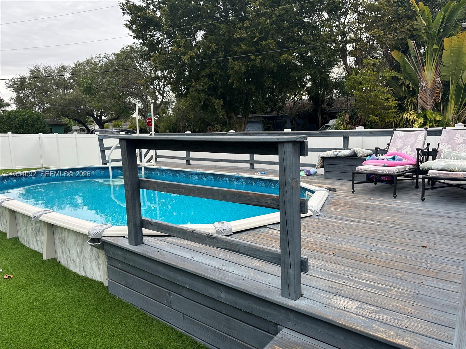 SILVER LAKE - Residential