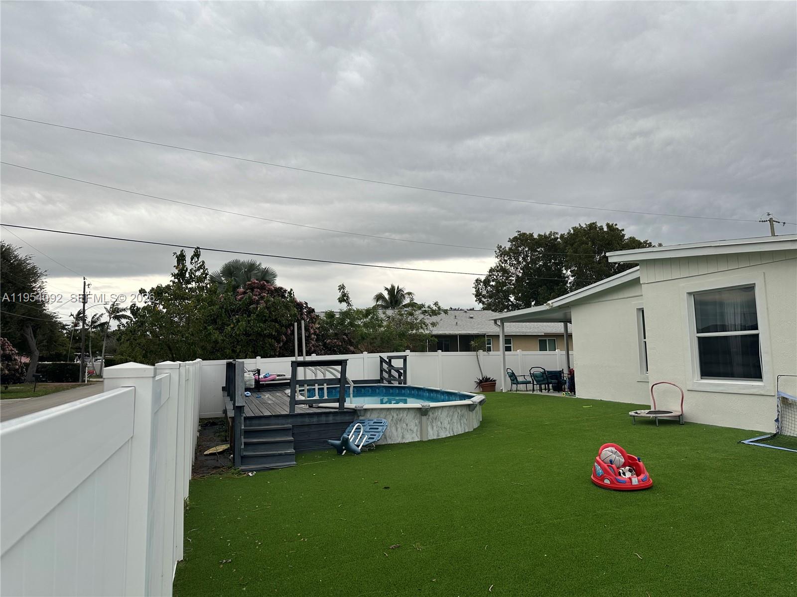 SILVER LAKE - Residential