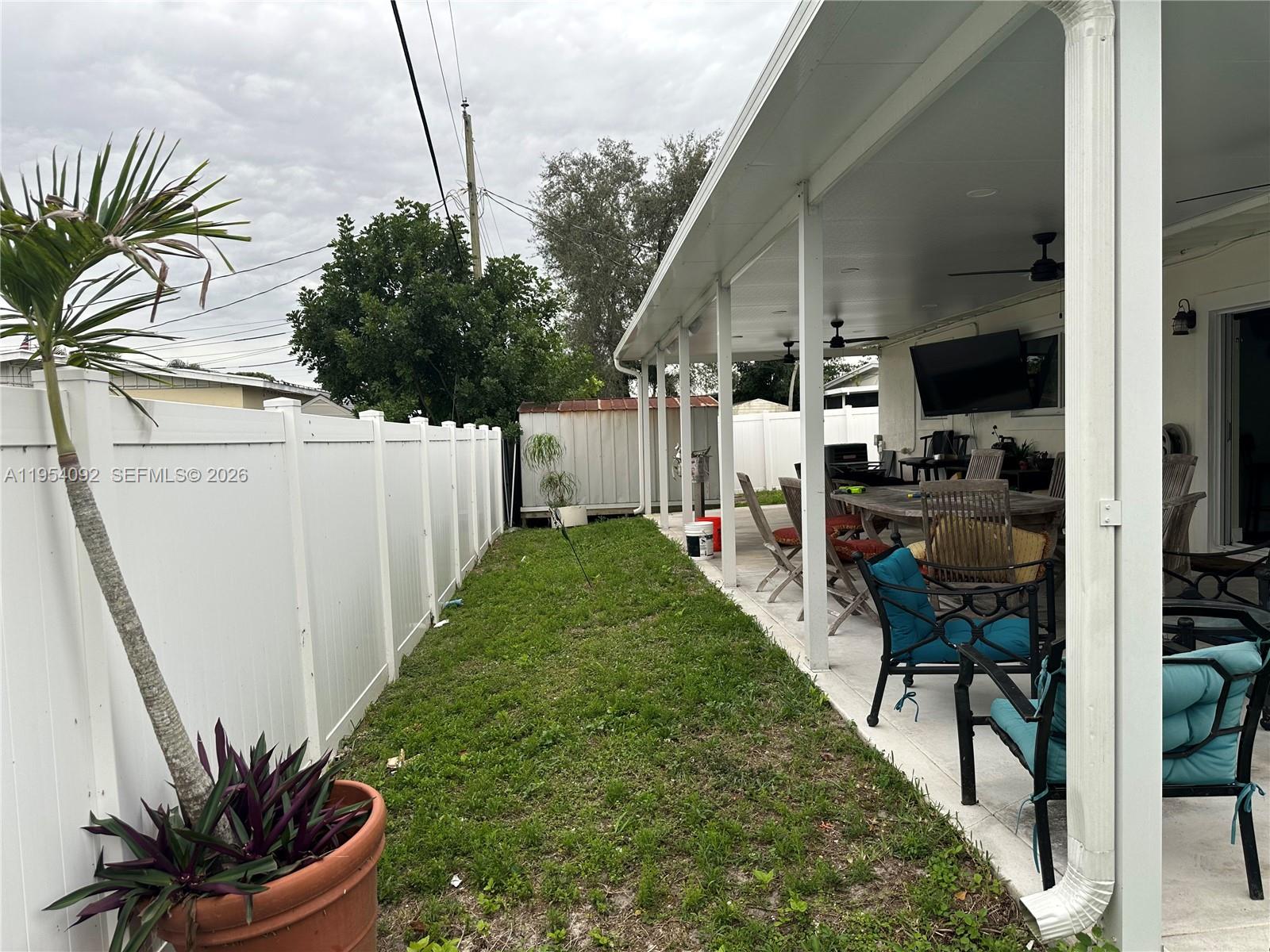 SILVER LAKE - Residential