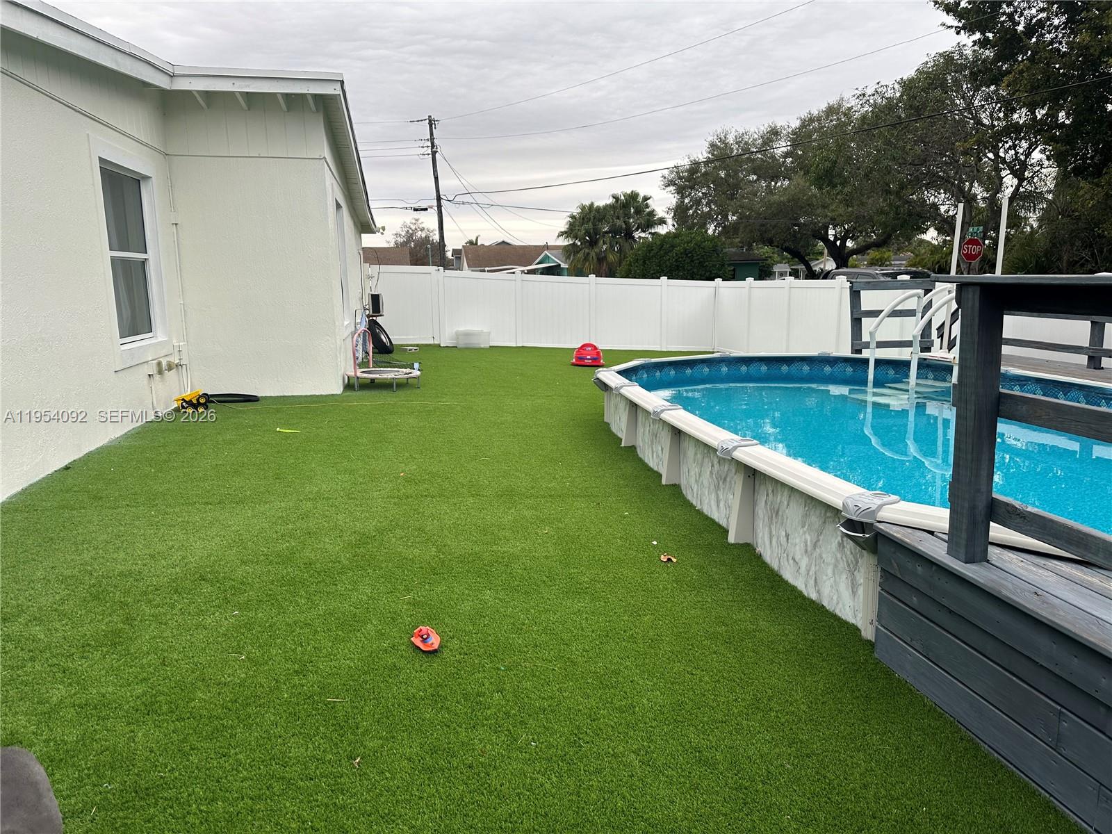 SILVER LAKE - Residential