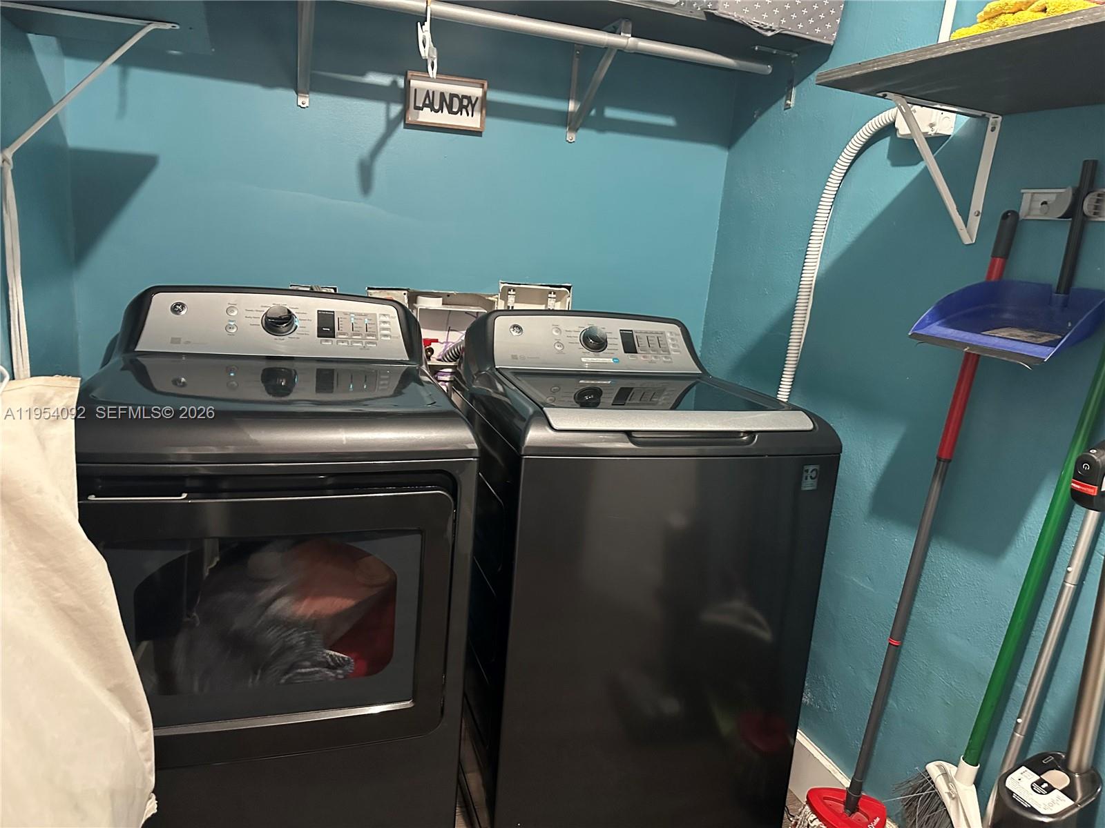 SILVER LAKE - Residential