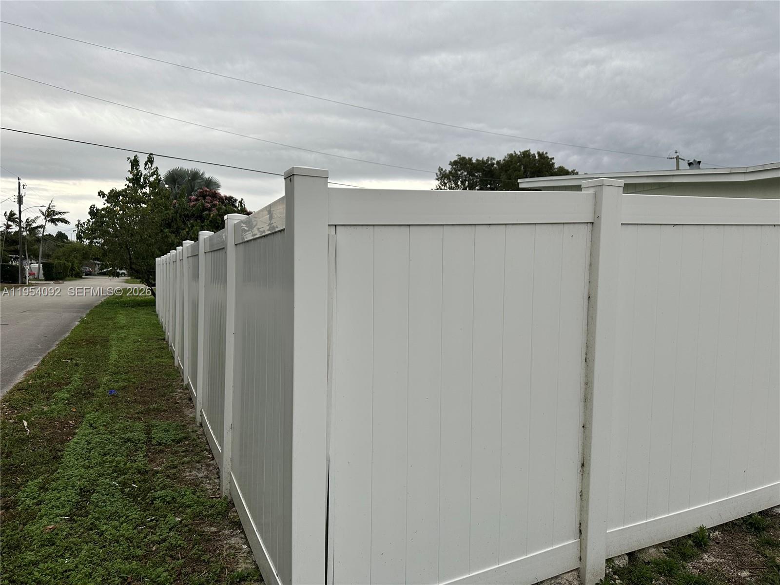 SILVER LAKE - Residential