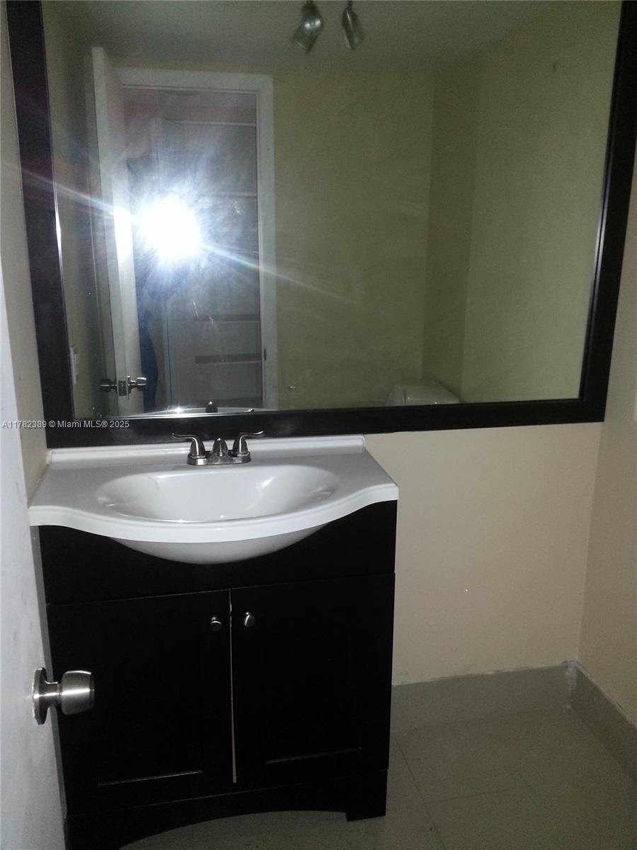 COMMODORE PLAZA CONDO - Residential