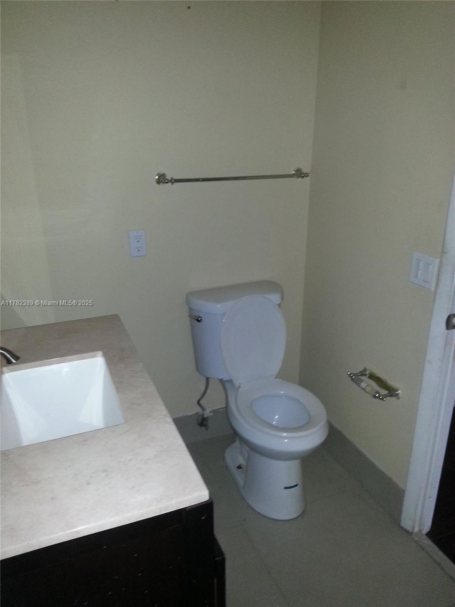 COMMODORE PLAZA CONDO - Residential