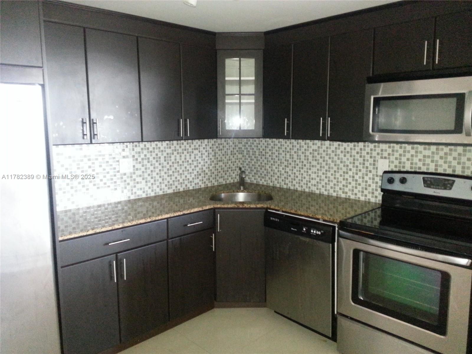 COMMODORE PLAZA CONDO - Residential