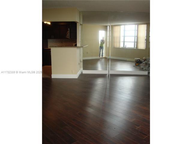 COMMODORE PLAZA CONDO - Residential