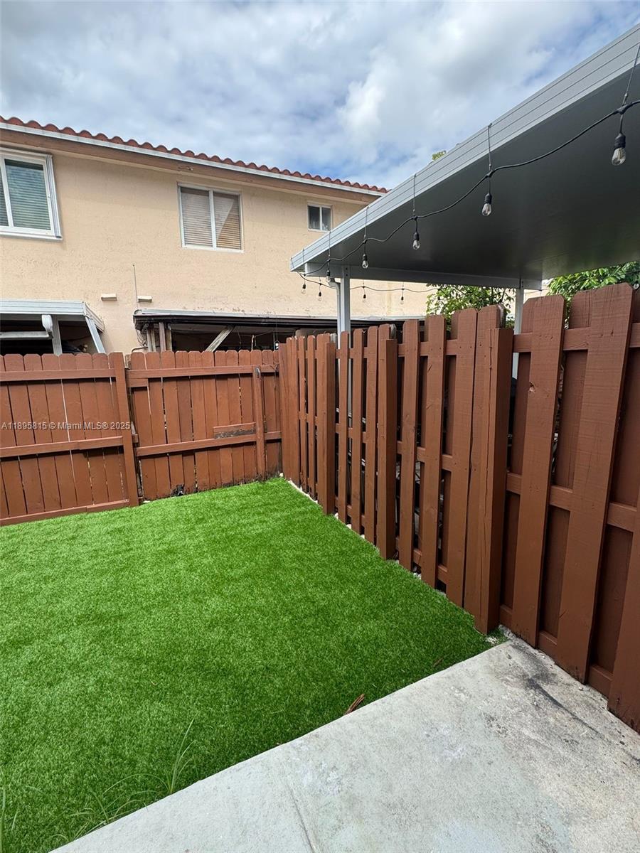 LAS VILLAS DE FOUNTAINBLE - Residential Lease