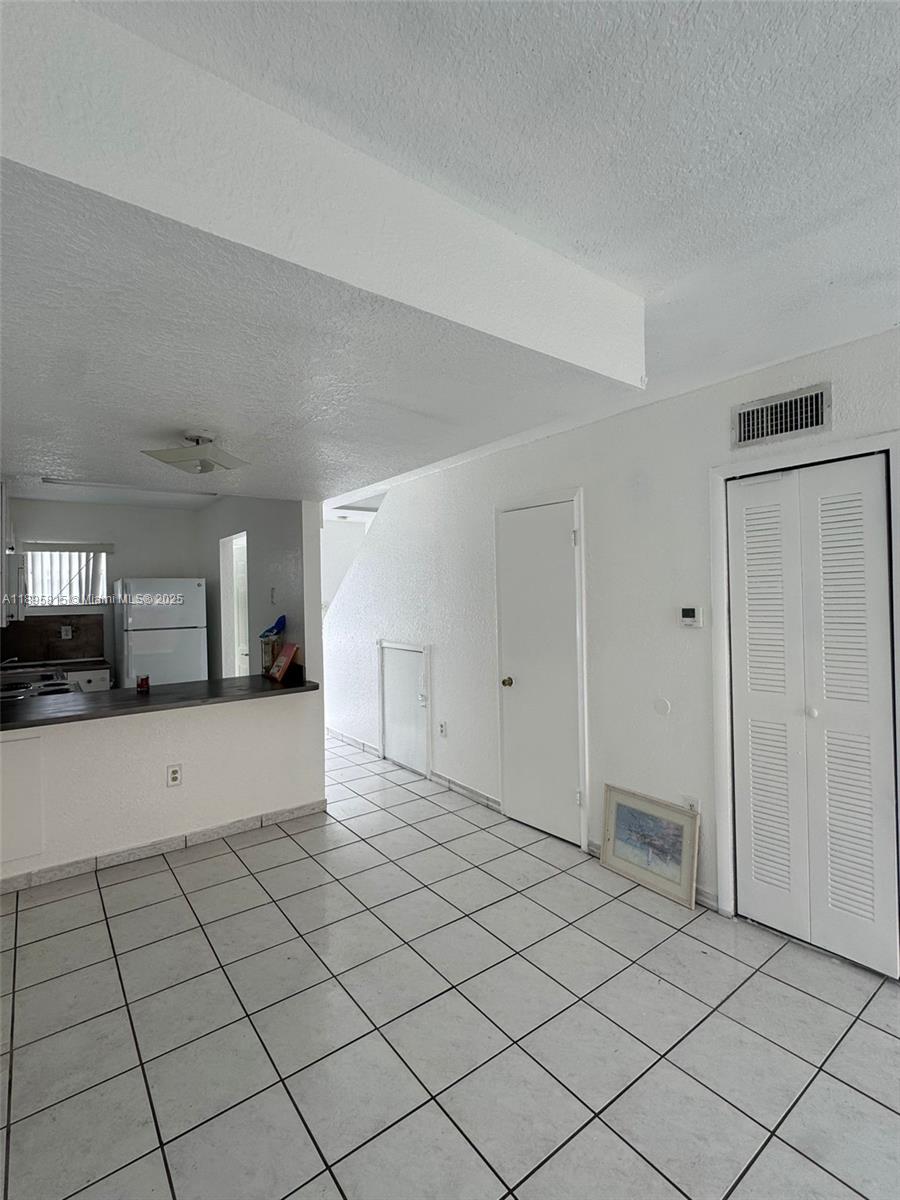 LAS VILLAS DE FOUNTAINBLE - Residential Lease