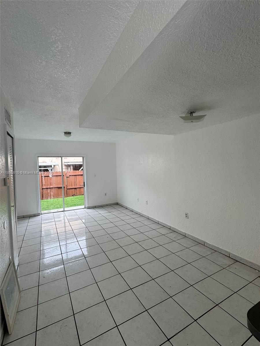 LAS VILLAS DE FOUNTAINBLE - Residential Lease