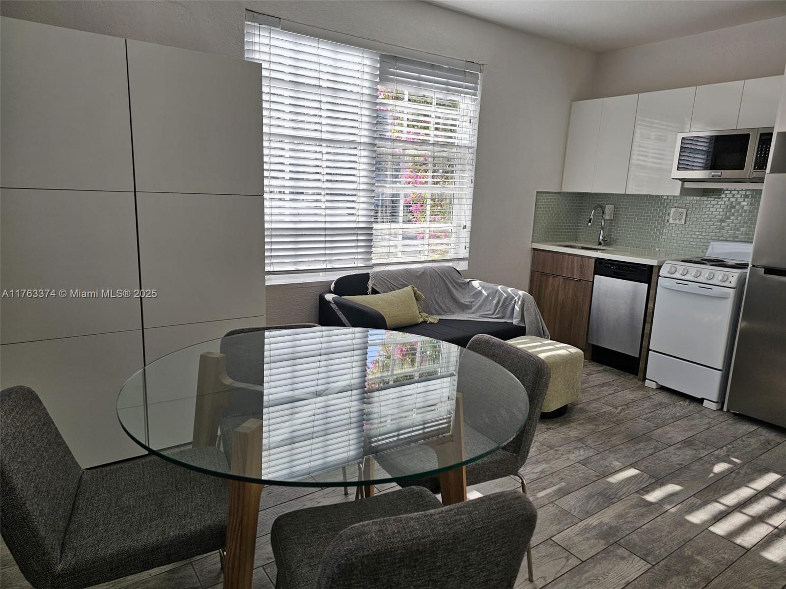 Rental Property at 741 15th St 1, Miami Beach, Miami-Dade County, Florida - Bedrooms: 1 
Bathrooms: 1  - $2,000 MO.