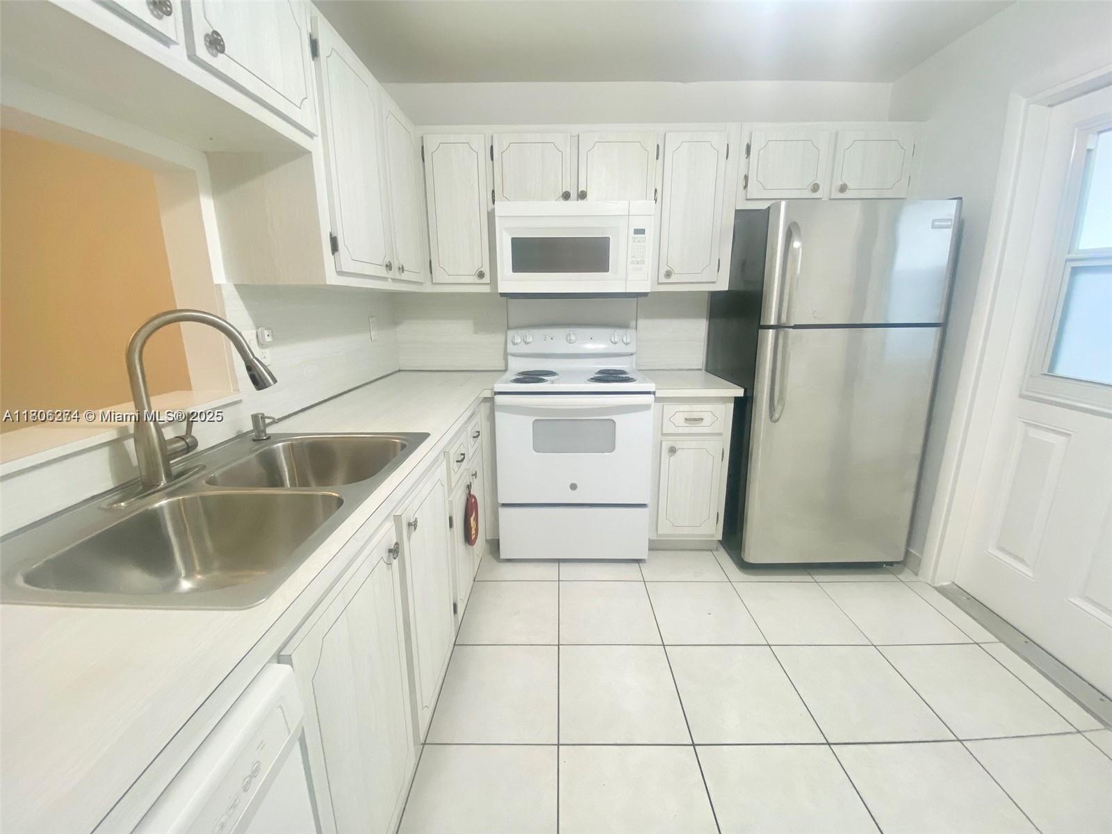 232 Ne 12th Ave 207, Hallandale Beach, Broward County, Florida - 2 Bedrooms  
2 Bathrooms - 